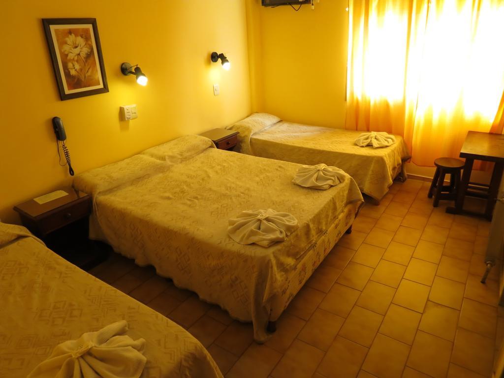 Hotel Arenales Villa Carlos Paz Habitación foto