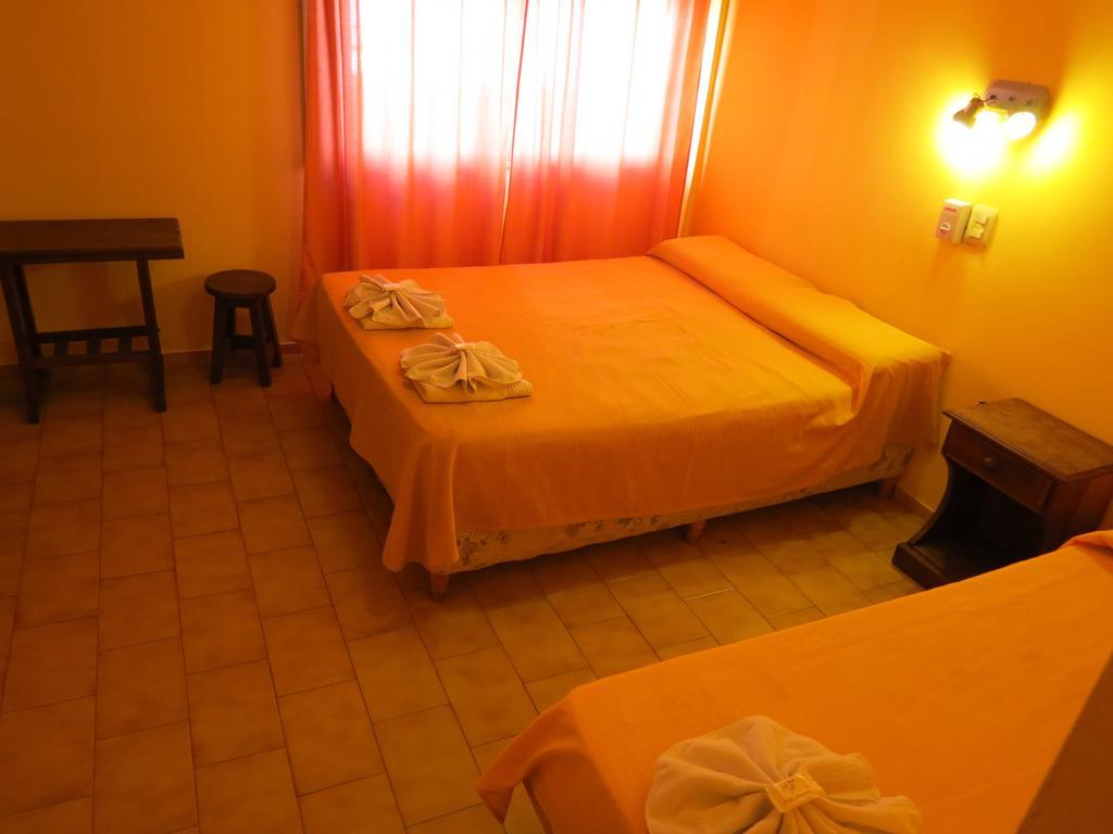Hotel Arenales Villa Carlos Paz Habitación foto